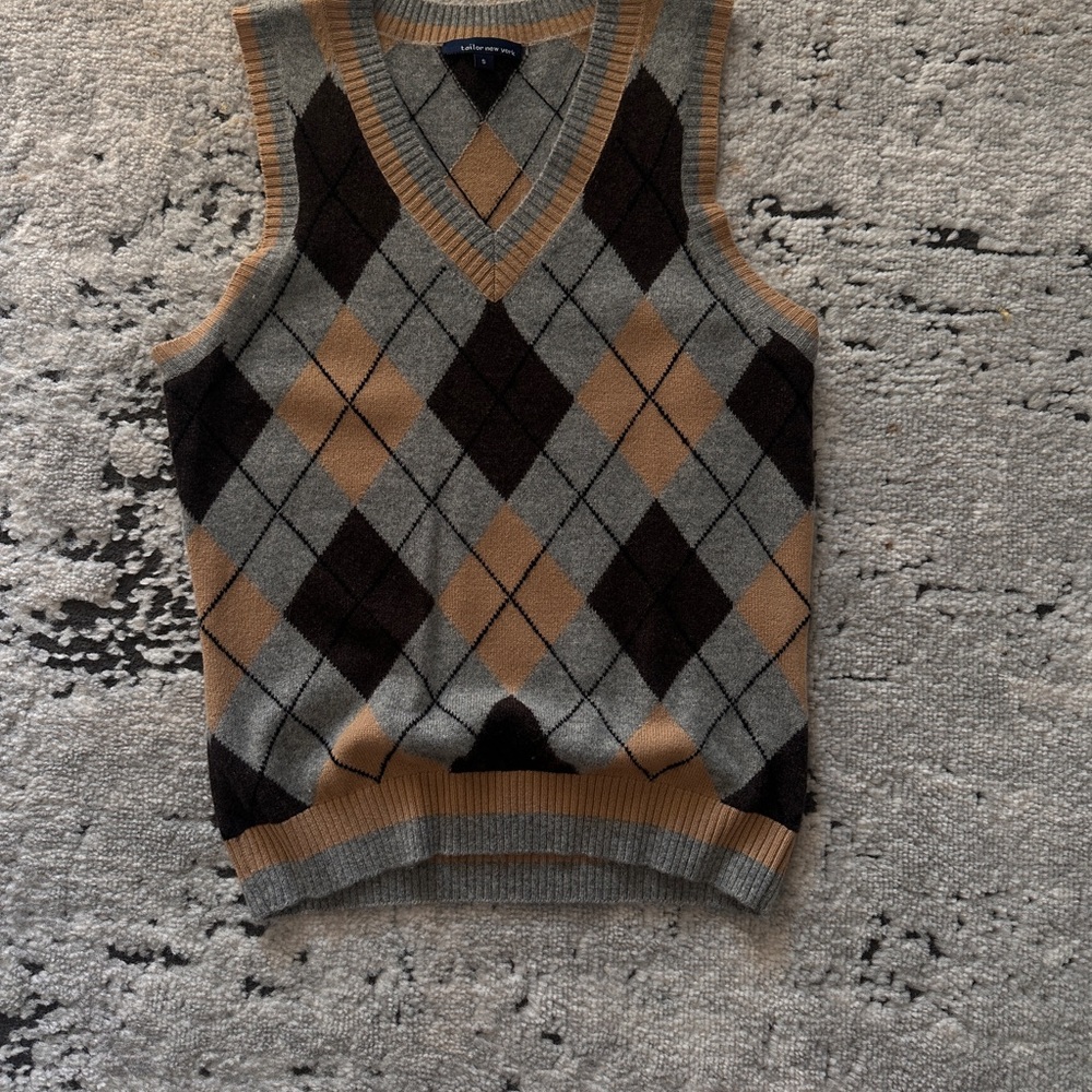Tailor New York V-Neck Argyle Sweater Vest - Gray and Brown
